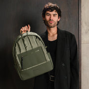 Mochila Fuji: Laptop 15.6", Banda para Equipaje, Verde