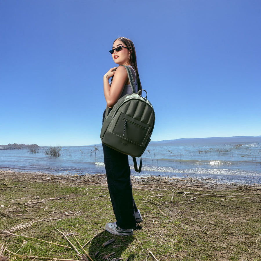Mochila Fuji: Laptop 15.6", Banda para Equipaje, Verde