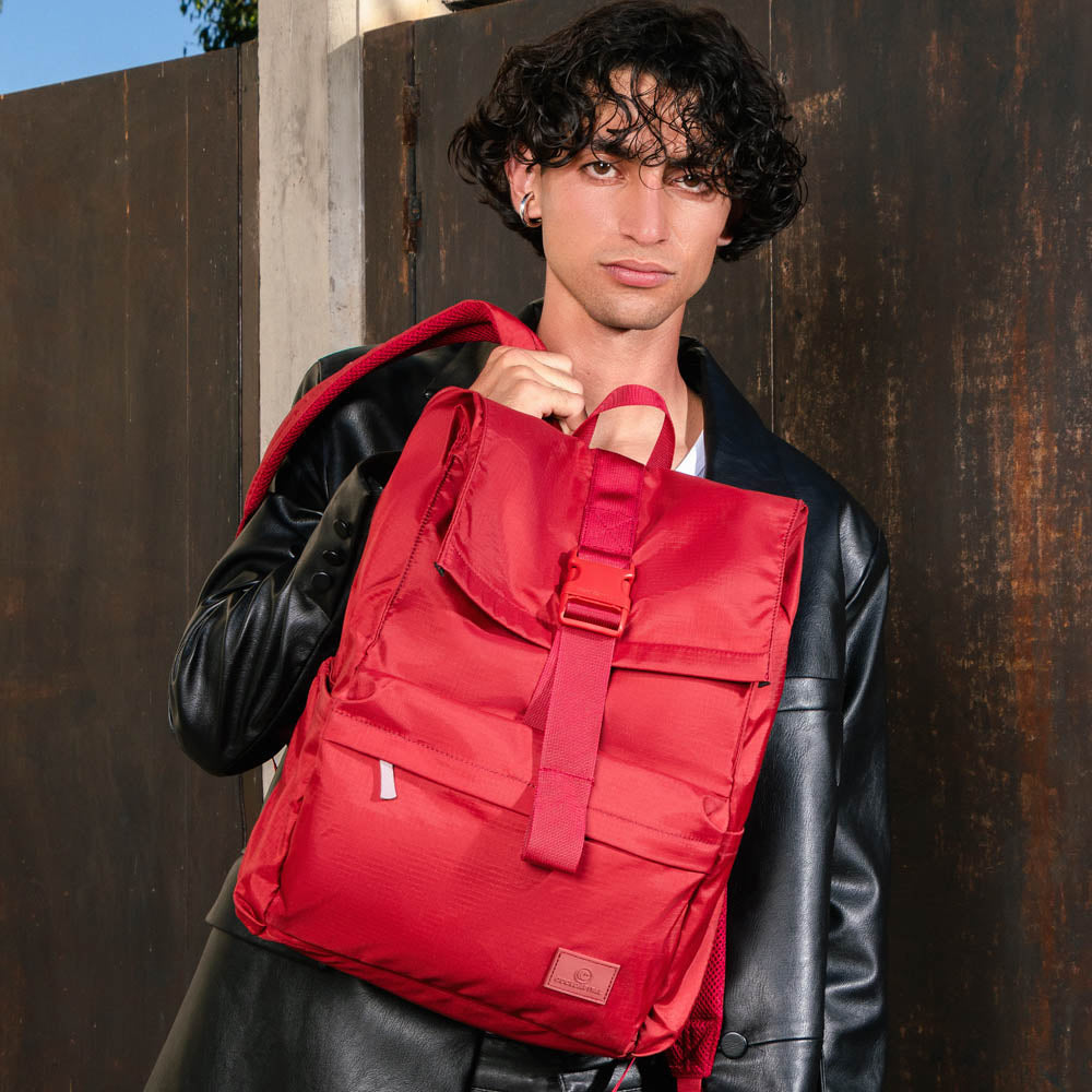 Mochila Rizz roja: celebra el mes patrio con estilo