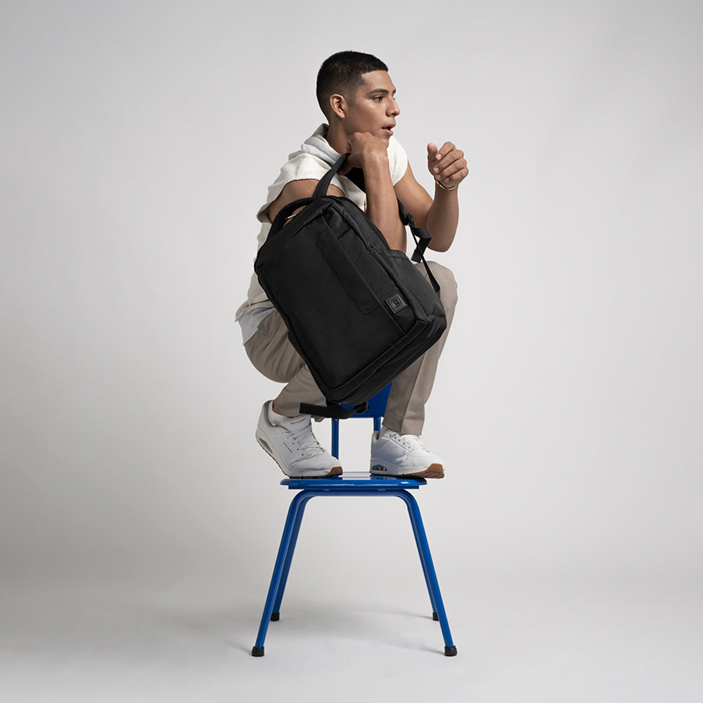 MOCHILA YUBA Laptop 15.6" Cool Capital Negro