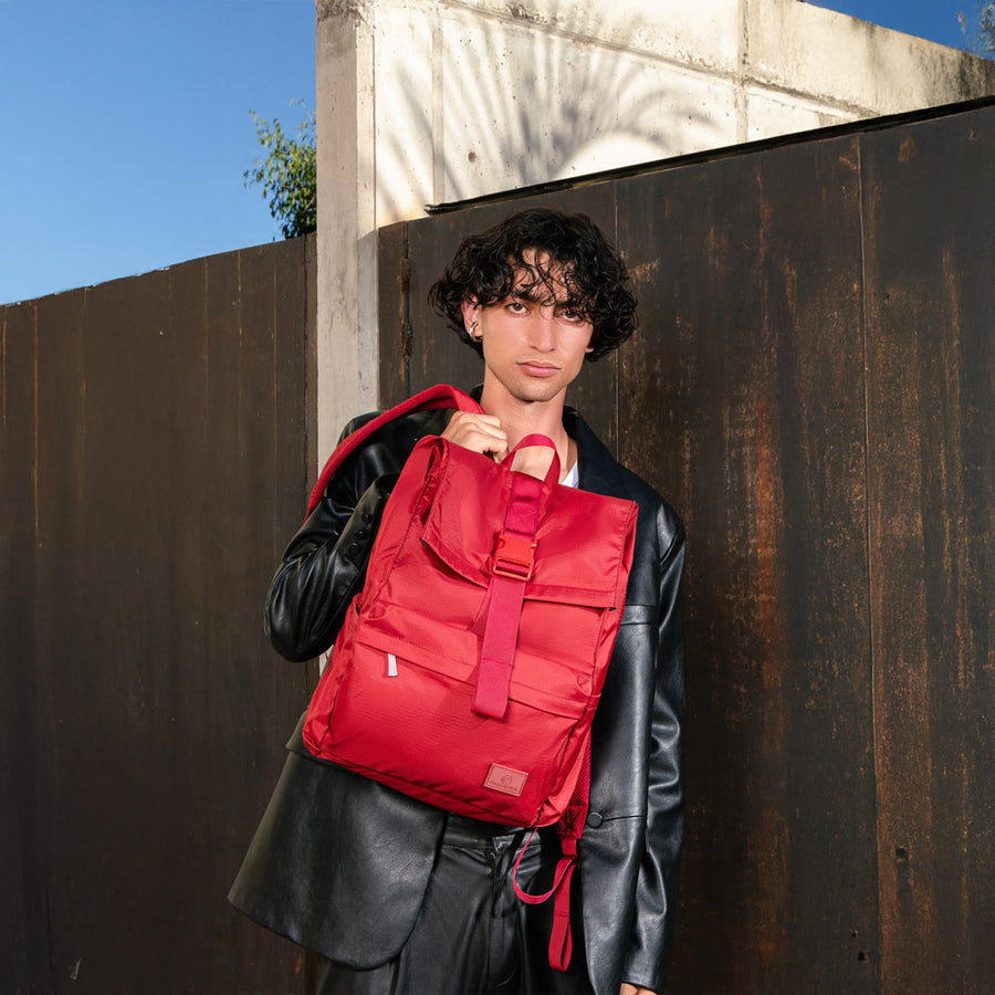Mochila Rizz: Laptop 15.6", Roll-Top y Viaje Rojo