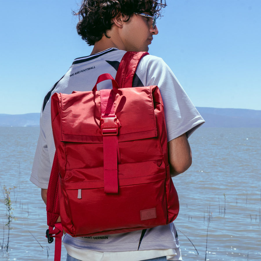 Mochila Rizz: Laptop 15.6", Roll-Top y Viaje Rojo