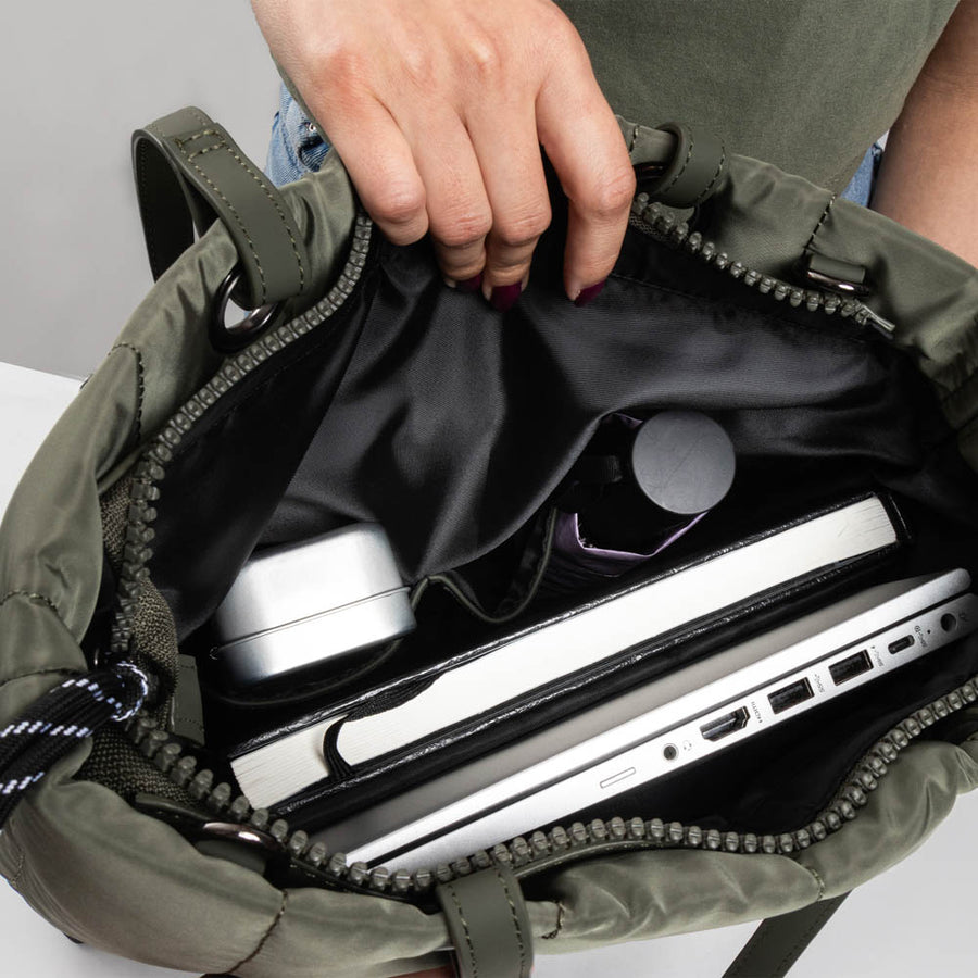 Mochila Fuji: Laptop 15.6", Banda para Equipaje, Verde