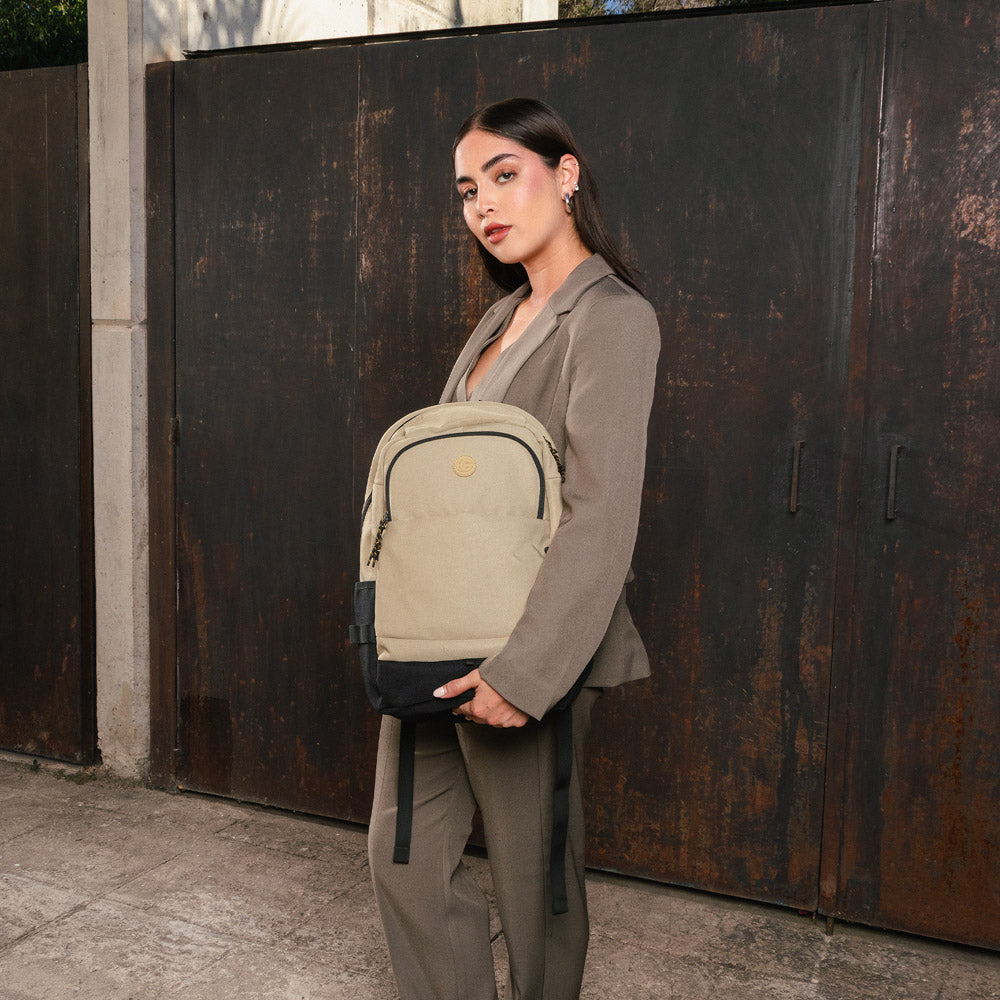 Mochila Dope: Laptop 15.6", Banda para Equipaje, Sand