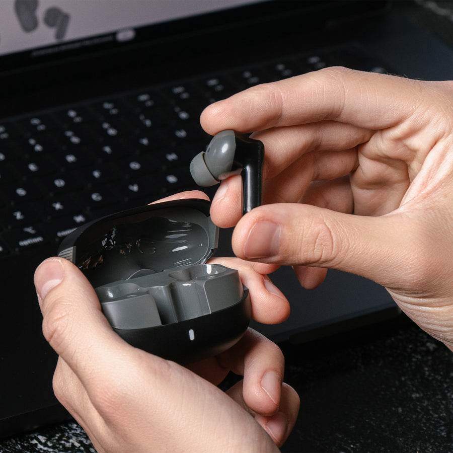 Combo Mochila Slay Negra + Audífonos Pure TWS