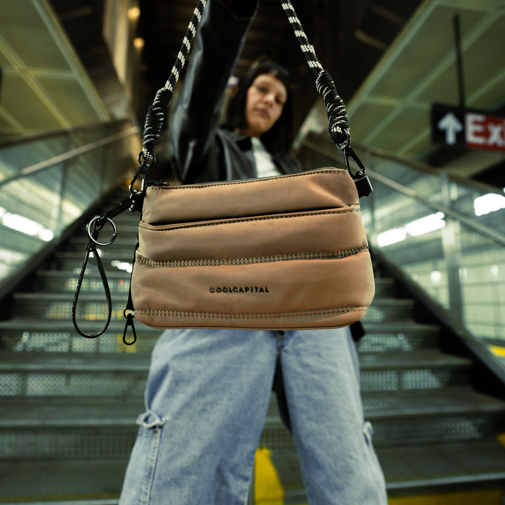 CROSSBODY SORA Bolsa Compacta Cool Capital Cafe