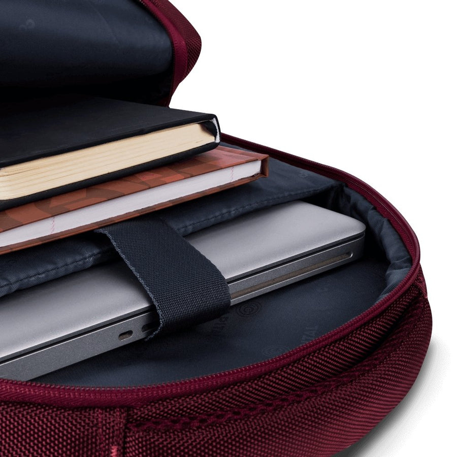 Combo Mochila Zilker Vino 15.6” + Audífonos Lisbon Coral